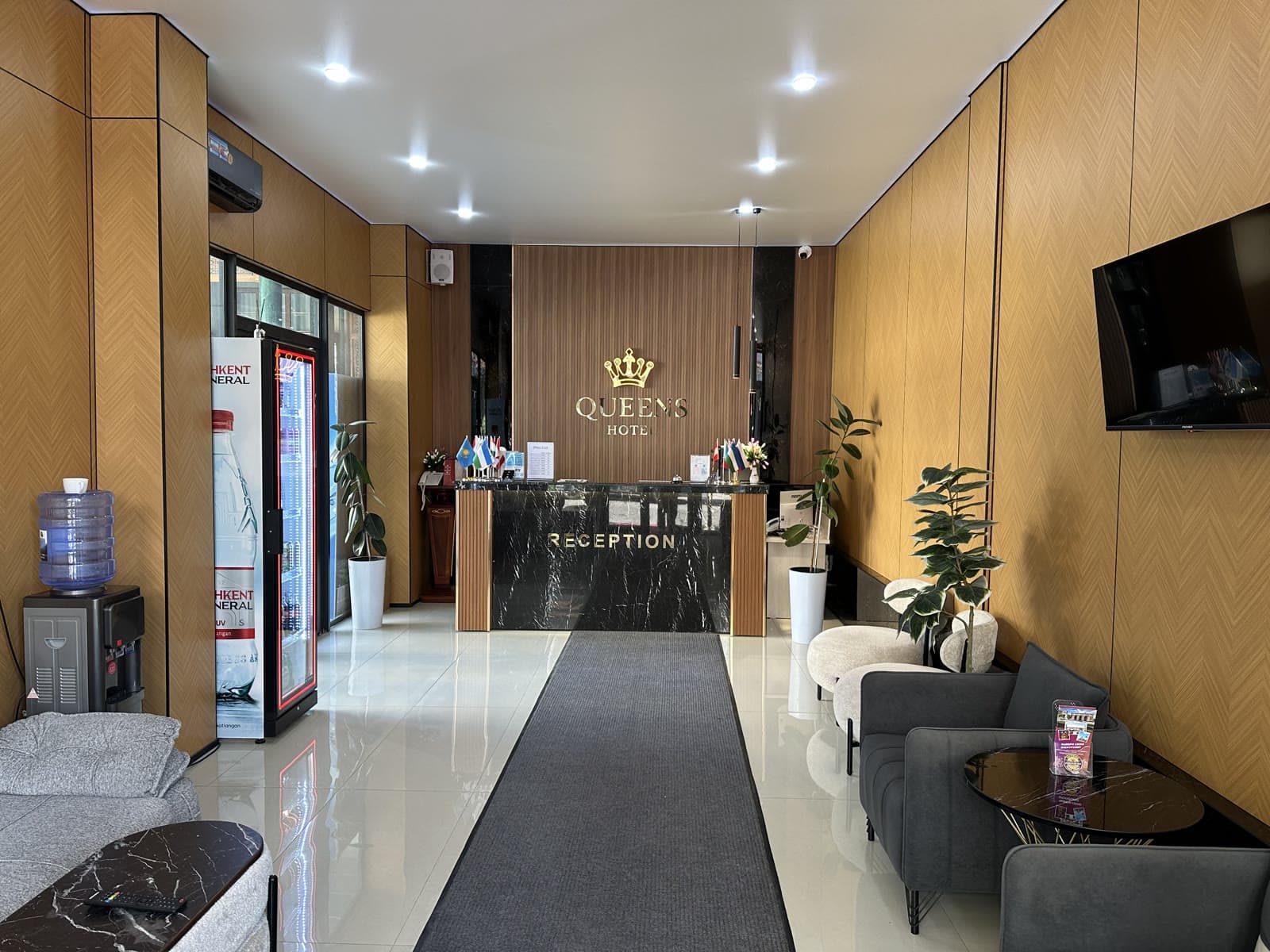 Queens Hotel — reception
