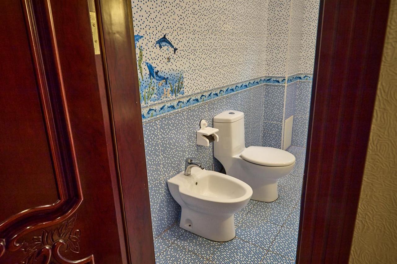 Photo 4 — Queens Hotel